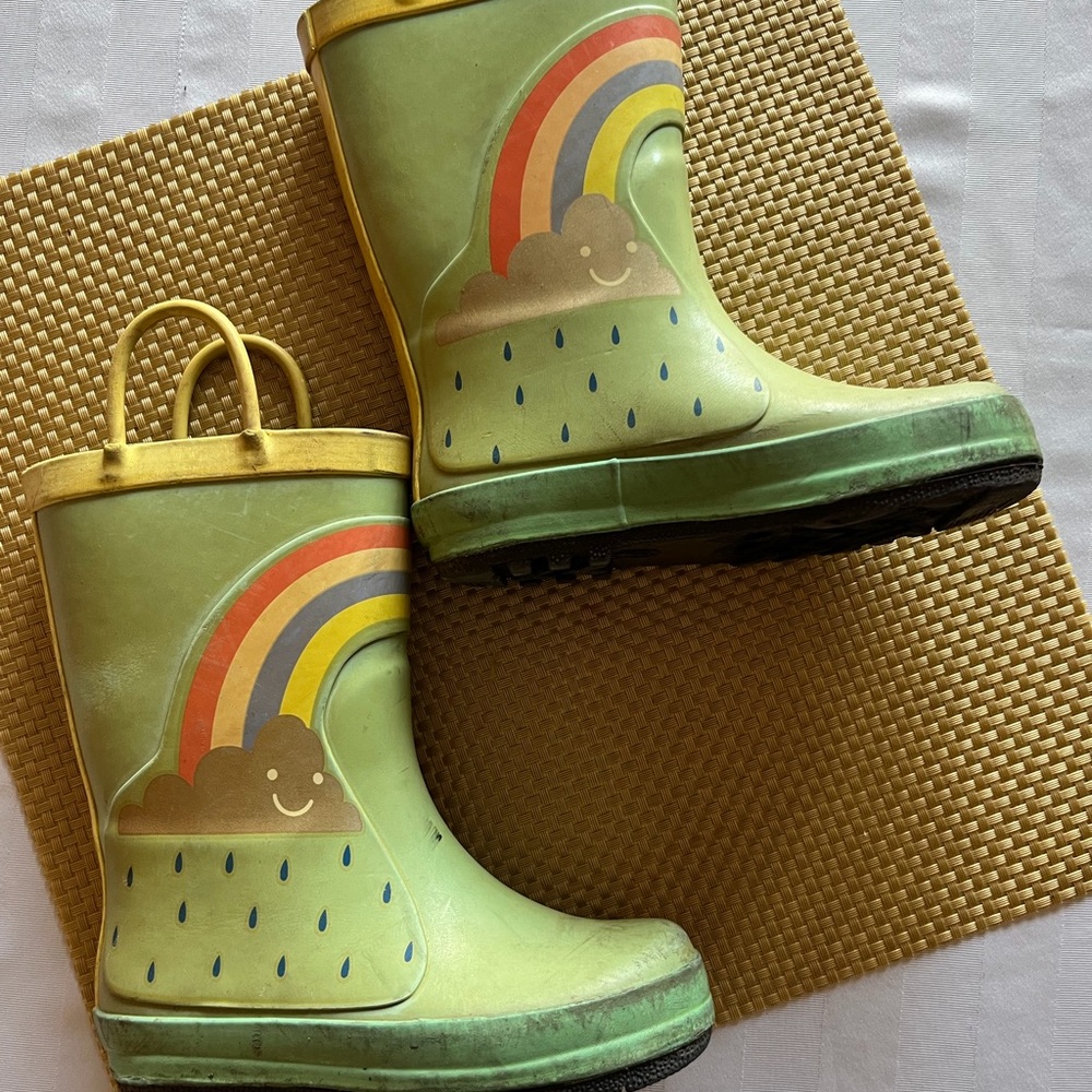 Child size 9 rain boots… $5.00